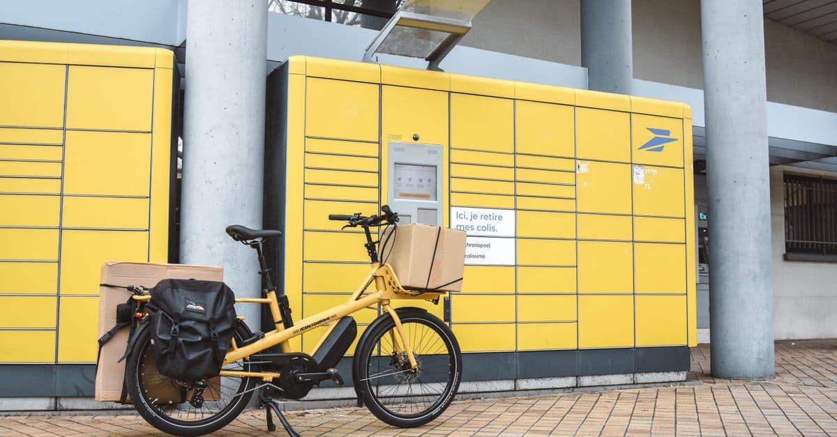 Tủ locker thông minh cho shipper nhận hàng linh hoạt