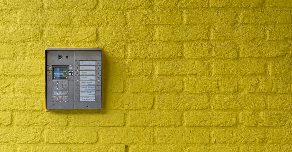 Tủ locker thông minh đa ngôn ngữ cho khu công nghiệp