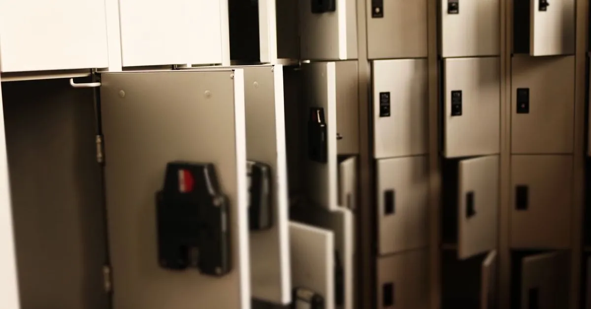So sánh tủ locker thông minh sản xuất Trung Quốc và sản xuất tại Việt Nam