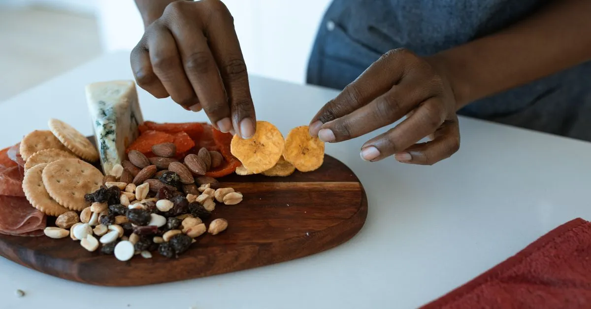 Máy bán hàng tự động snack và nước uống tại sảnh rạp chiếu phim hiện đại