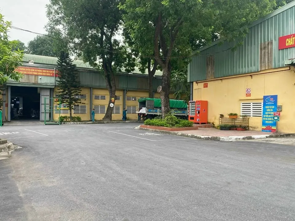 Máy bán hàng tự động đặt trong khu công nghiệp — mô hình kinh doanh sinh lời