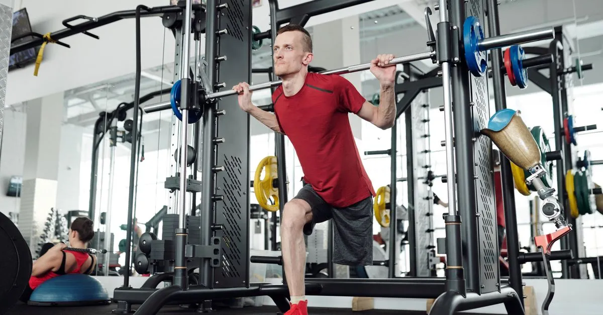 Máy bán hàng tự động phòng gym cung cấp protein shake và thực phẩm thể thao