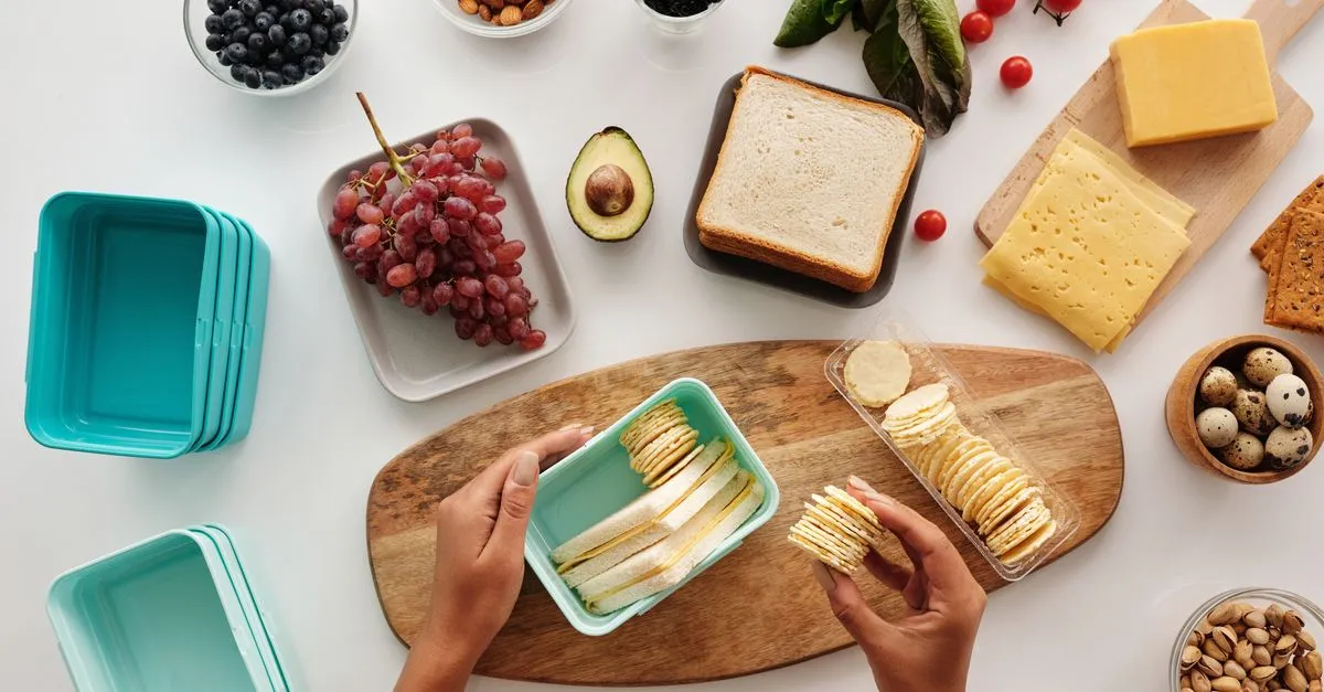 Máy bán hàng tự động tại rạp chiếu phim cung cấp snack và nước uống premium