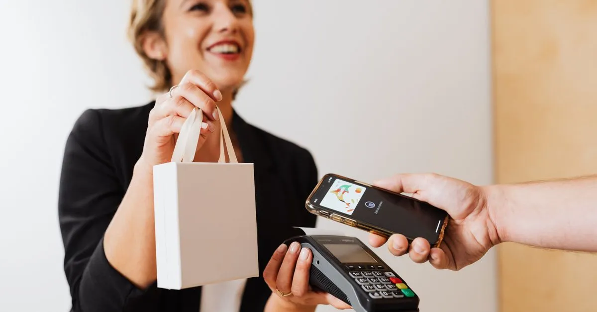 Máy bán mỹ phẩm và làm đẹp tự động: Beauty Vending Machine đang bùng nổ
