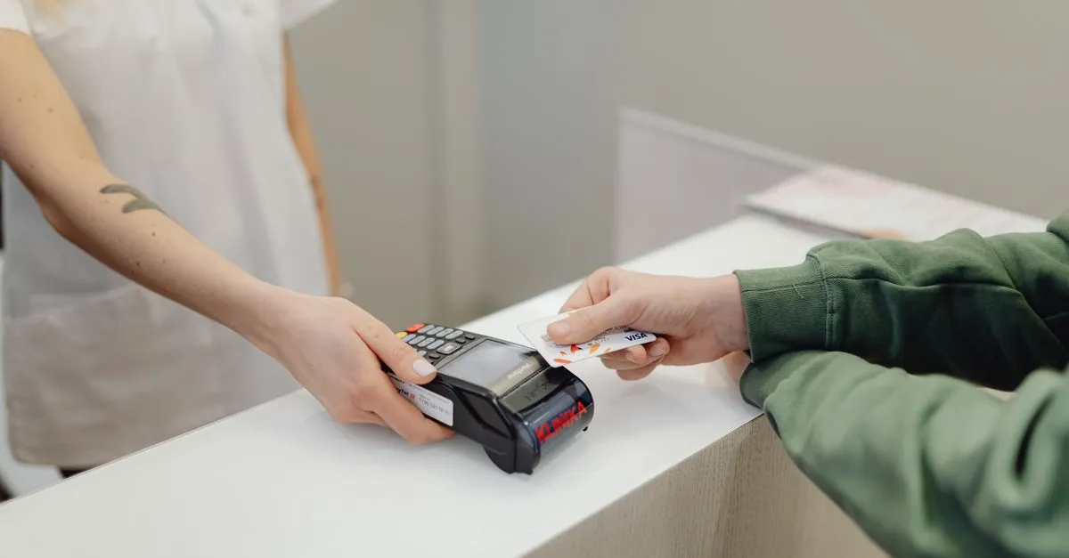 So Sánh Máy Bán Hàng Tự Động Nhật Bản, Trung Quốc và Việt Nam: Nên Chọn Loại Nào?