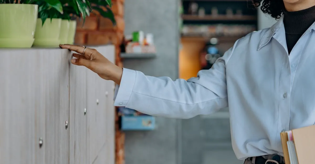 Tủ Locker 6 Ngăn Thông Minh: Lý Tưởng Cho Văn Phòng Nhỏ Và Startups