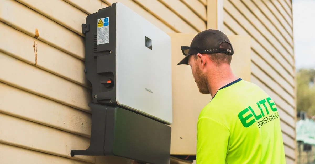 Tủ locker thông minh tích hợp hệ thống EAM quản lý dụng cụ công nghiệp tại nhà máy sản xuất
