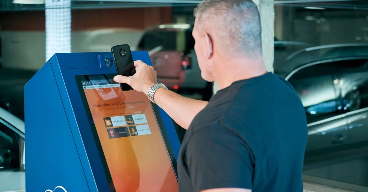 Tủ locker thông minh tích hợp app cư dân: Giải pháp cho chung cư hiện đại