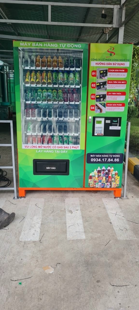Cụm thanh toán trên máy bán hàng tự động TSE: khe nhận tiền và máy in hóa đơn
