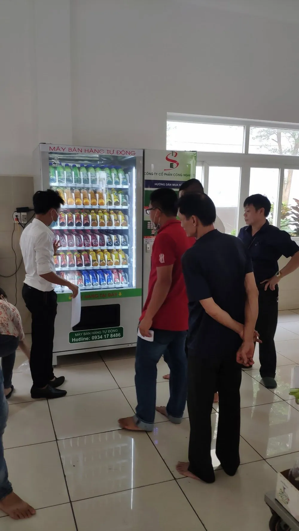 Máy bán snack, đồ ăn vặt tự động
