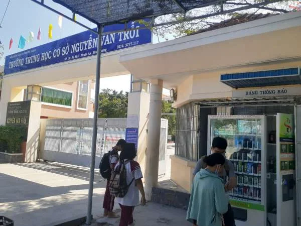 Máy bán hàng tự động Tseveding phục vụ các em nhỏ – Trường THCS Nguyễn Văn Trỗi Bình Dương