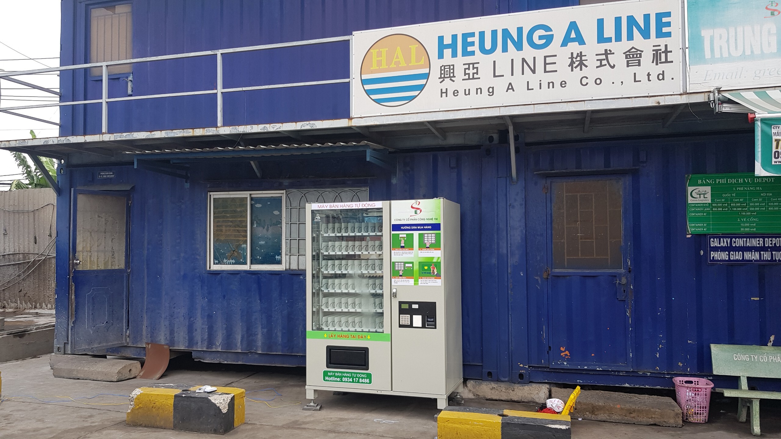 Máy bán nước tự động tạiại GREEN Linh Trung DePot